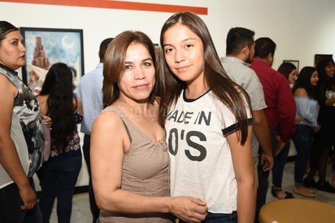 11102017 EN INAUGURACIóN.  Mey y Frida Acuña.