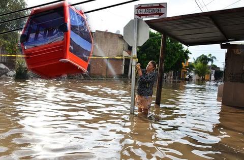 Del caos a las risas por inundaciones en Torreón