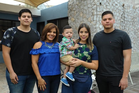 Miguel, Martha, Ángel, Rosy y Santi