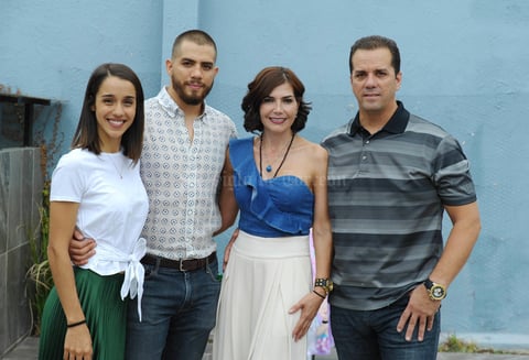 Natalia, Salvador, Cristy y Salvador