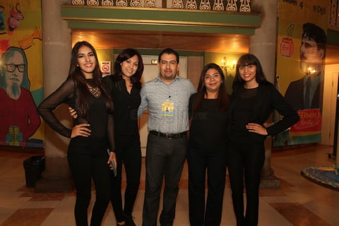 Fabiola, Sandra, Natali, Teresa y Carlos.