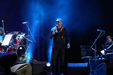 Ya sintiéndose amo y señor de la noche cantó ‘Pensar en ti’, luego llegó ‘Nadie como tú’.