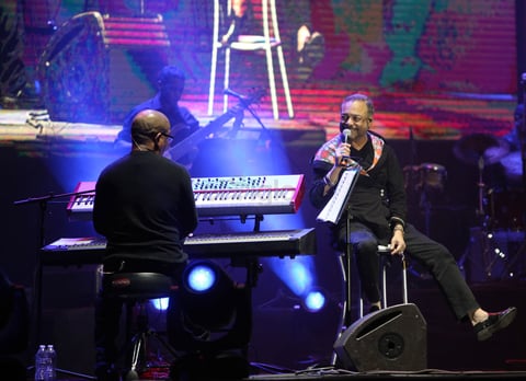 Regresó Pablo y juntos cantaron ‘Esta vida loca’, y así la Plaza se volvió igual, con su loca realidad.