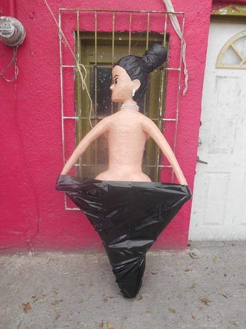 Kim Kardashian luciendo sus "atributos".