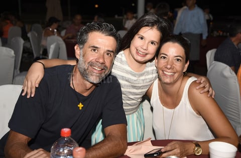 15102017 Fernando, Marcela y Sofía.