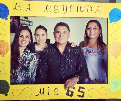 16102017 CELEBRA SU CUMPLEAñOS.  Miguel Gómez C. con sus hijas.