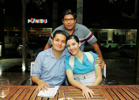 16102017 EN FAMILIA.  Luis Fernando, Regina y Pilar.
