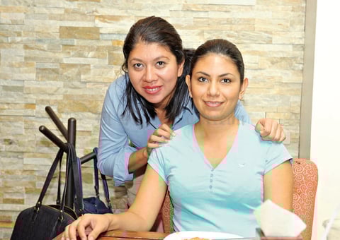 16102017 AMIGAS.  Luisa y Angélica.