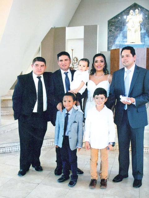 15102017 Papás: Pedro Castañeda Cruz y Cynthia Valeria Muñoz de León Segovia: padrinos, Eduardo Castañeda Cruz y Raúl N. Muñoz de León Segovia; su hermano, Pedro, y su primo, Mateo André.