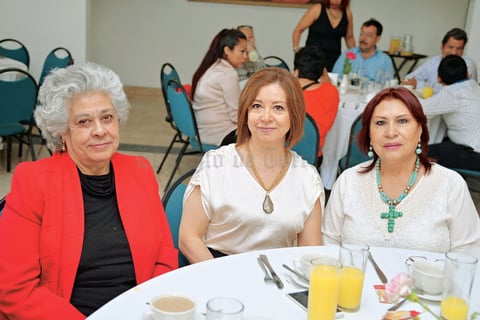 19102017 POSAN PARA LA FOTO.  Celia, Lucero y Martha.