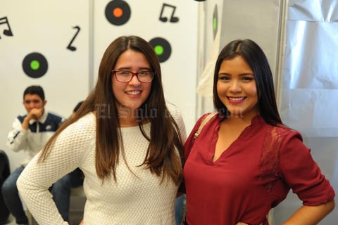 21102017 MUY GUAPAS.  Mónica y Ana Laura.