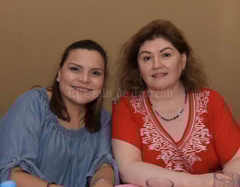21102017 AMIGAS.  Claudia y Norma.