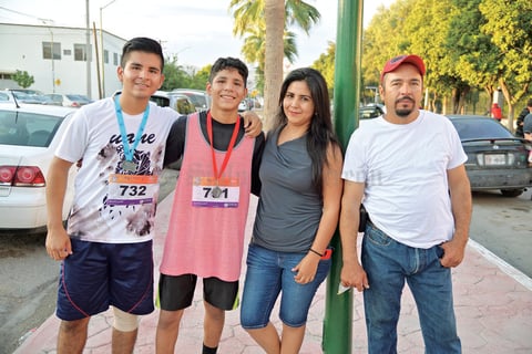 21102017 LLEGAN A LA META.  Óscar, Édgar, Claudia y Óscar.