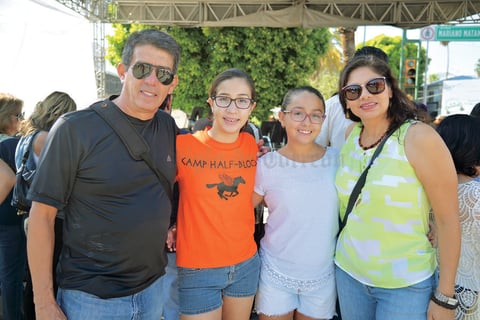 22102017 FLASHMOB CAMERATA.  Raúl, Valeria, Victoria y Adriana.