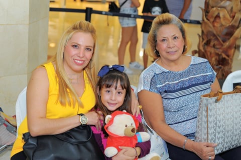 22102017 Lucy, Ivana y Elizabeth.