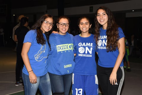 24102017 Ximena, Monse, Regina y Ale.