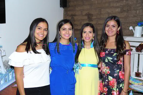 24102017 BABY SHOWER.  Karla en compañía de Luisa, Katia y Danya.