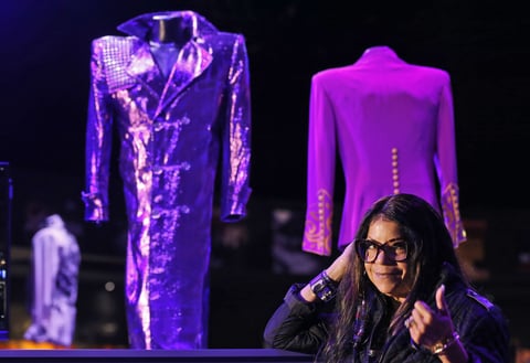 "Reconozco todos los objetos que se van a exponer. Algunos de ellos no los había visto en años. Es como una miniatura de Paisley Park", agregó.
