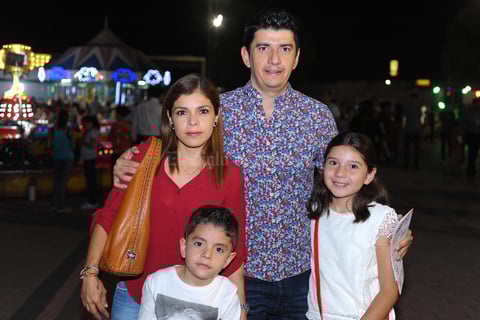 Katyria, Oscar, Sofia y Mateo.