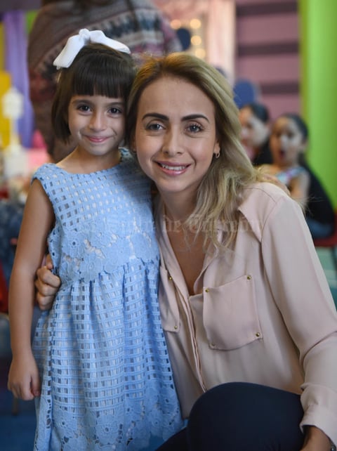 Victoria y Cynthia Becerra.