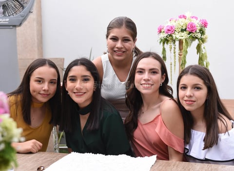 Ana Carmen, Natalia, Samy, Dany y Luciana.