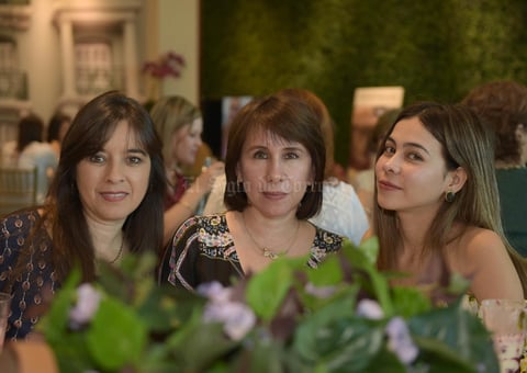 Connie, Liz y Mariana.