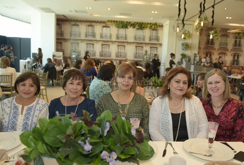 Meche, Mary, Bertha, Naima y Maimis.