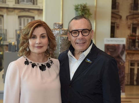 Nury Farrús de Murra y Daniel Espinosa.