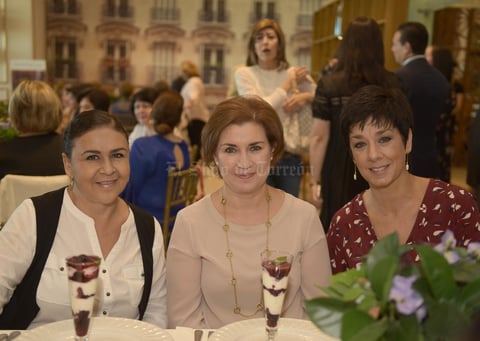 Vicky, Carmelita y Mayela.