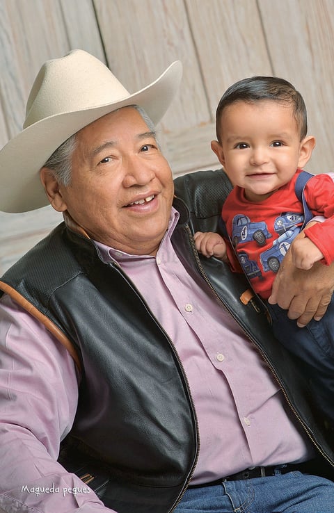29102017 Lic. J. Guadalupe López Dominguez con su bisnieto, Adolfo Emilio Arrañaga Vázquez, quien cumple un año de vida, y es hijo de los señores Adolfo Emanuel Arrañaga Ramirez y Scarlett Argentina Vázquez López. - Maqueda Peques