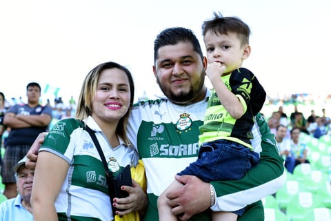 29102017 Alan y Pamy.