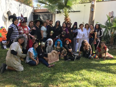 02112017 Amigas celebrando Día de Muertos.