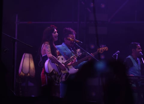 Laferte cerró su participación con Tu falta de querer, melodía que la catapultó al éxito, tanto en México como en gran parte de Latinoamérica.