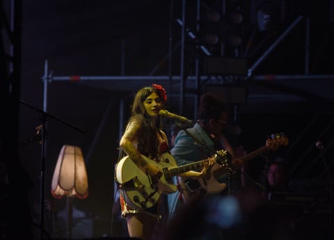 La chilena fue recibida con ovaciones por gran parte del público. Las primeras canciones que entregó fueron Ana (cover de Los Saicos), Si tú me quisieras, Amor completo y su más reciente sencillo de nombre Primaveral.