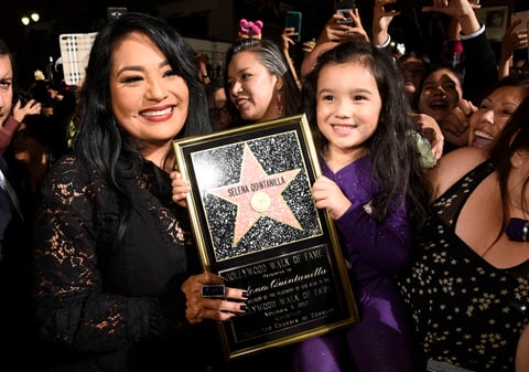 Su hermana Suzette agradeció a su padre por su gran visión, también al creador de la película de su hermana y a todos aquellos que transmiten su música.
