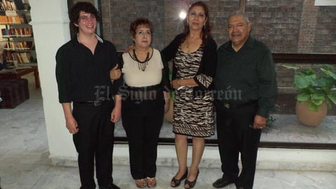05112017 VELADA LITERARIA.  Uvaldo Carrera Martínez, Ma. de Lourdes Madrigal Uribe, Blanca Domínguez y Gustavo Guerrero González.