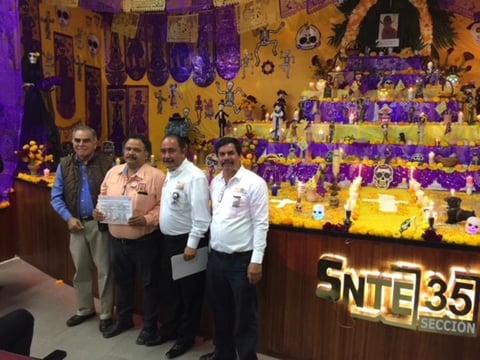 07112017 GRATO RECUERDO . Altar de muertos en memoria de Jorge Oswaldo López Arellano.