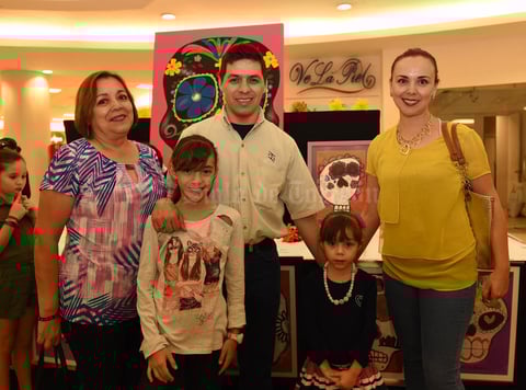 07112017 Sharo Méndez, Andrea Maury, Raúl Maury, Paulina Maury y Anel Sáenz.