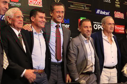 Previo a la ceremonia, los investidos contestaron a las preguntas de la prensa.