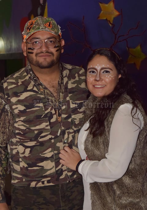 08112017 POSAN PARA LA FOTO.  Víctor y Zuleima.