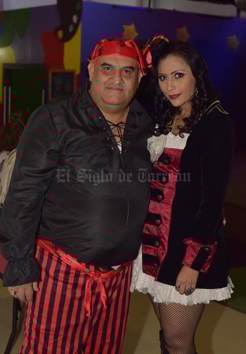 08112017 FIESTA DE DISFRACES.  Gerardo y Juanis.