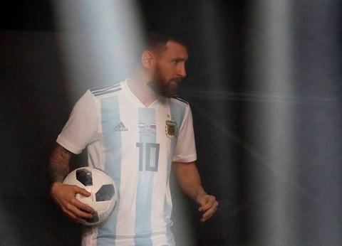 El delantero argentino del Barcelona Leo Messi fue la figura central de la presentación.