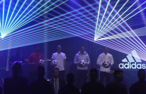 El nuevo "Telstar 18" fue revelado a la sociedad en una presentación memorable.
