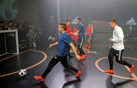 El Telstar original "es uno de los balones de fútbol más emblemáticos de todos los tiempos, utilizado por exjugadores como Pelé, Müller, Facchetti, Bobby Moore o Pedro Rochao