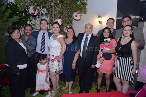 11112017 Familiares acompañando a los recién casados.