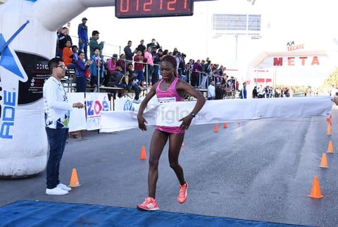 Salina Tarus llegó en primer lugar por parte de las damas, en la prueba del 21 K.