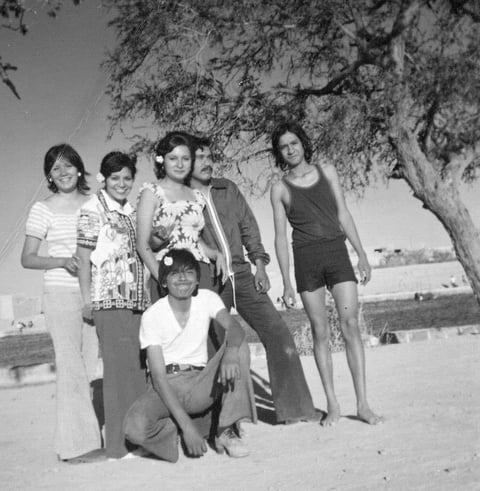 12112017 En Parras, Coahuila, Sandra Luz, María, Horacio, Ernesto Luján, Miguel y Guille, en 1975.