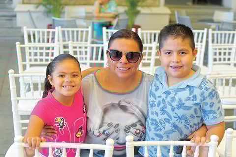 13112017 Evelyn, Corina y Emiliano.