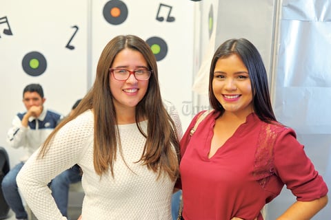 14112017 FESTIVAL DE IDIOMAS.  Mónica y Ana Laura.