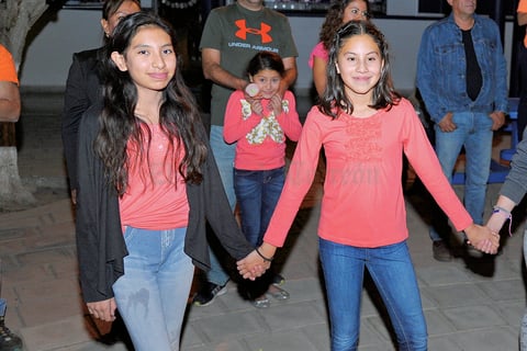 14112017 MUY LINDAS.  Lizbeth y Sofía.
